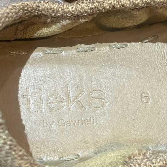 Tieks Tan Slippers with Blue Detail - Picture 7 of 7